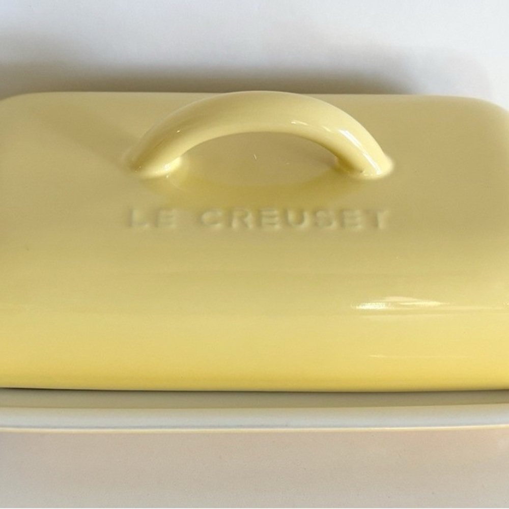 RARE Le Creuset Heritage Butter Dish New Camomille Yellow Color - New in Box - Picture 2 of 8